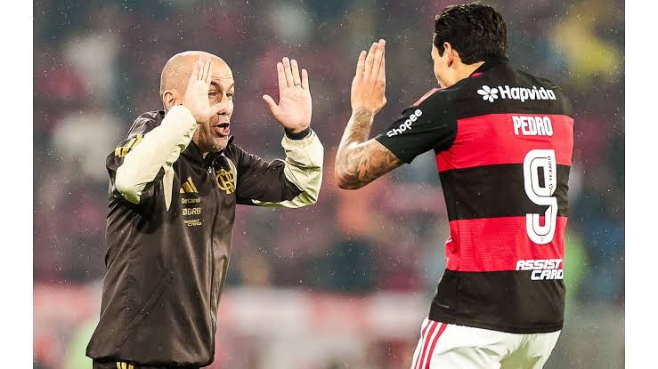 Pedro responde em campo e ganha força com Jardim