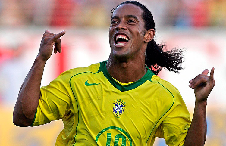 Ronaldinho volta ao futebol aos 46 anos na Itália